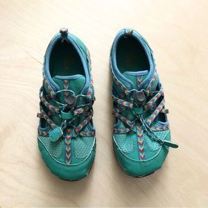 Chaco full coverage hiking shoes with bungee cord lace little girls size 1